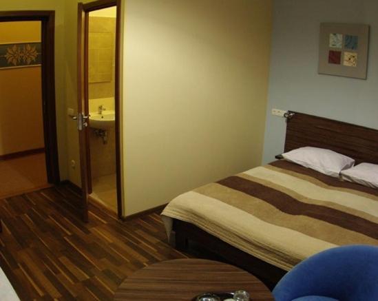 Hotel Darnitskiy Kiev Ruang foto